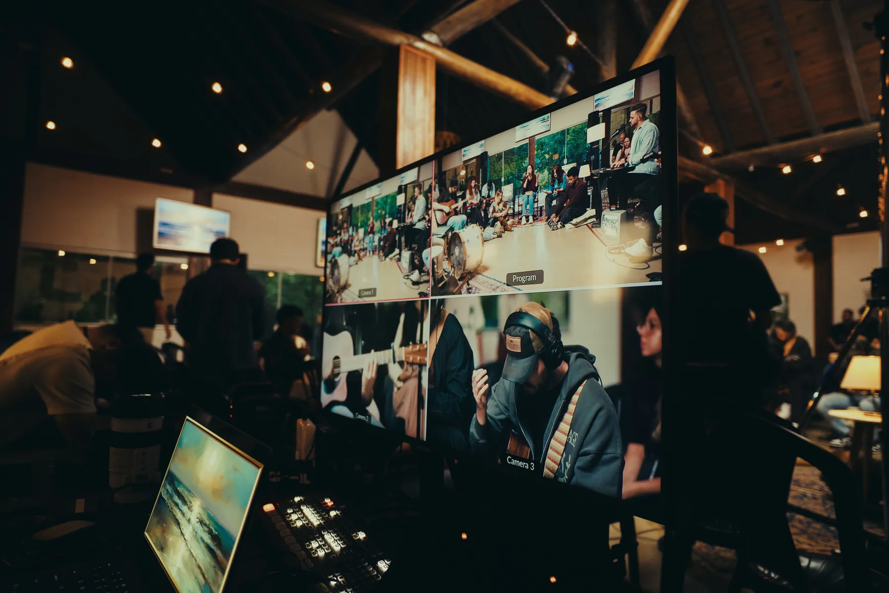 Monitores e set montado durante uma produção da Vision Pro